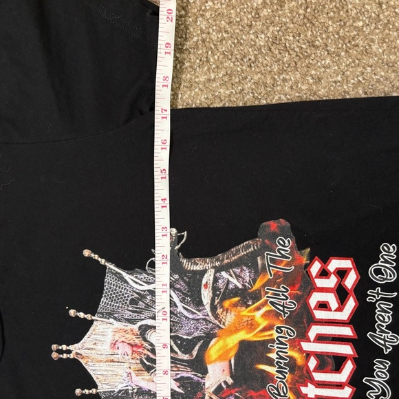 Taylor Swift Medium Black Graphic Tee “Burning all of the witches…” short sleeve - Picture 4 of 7